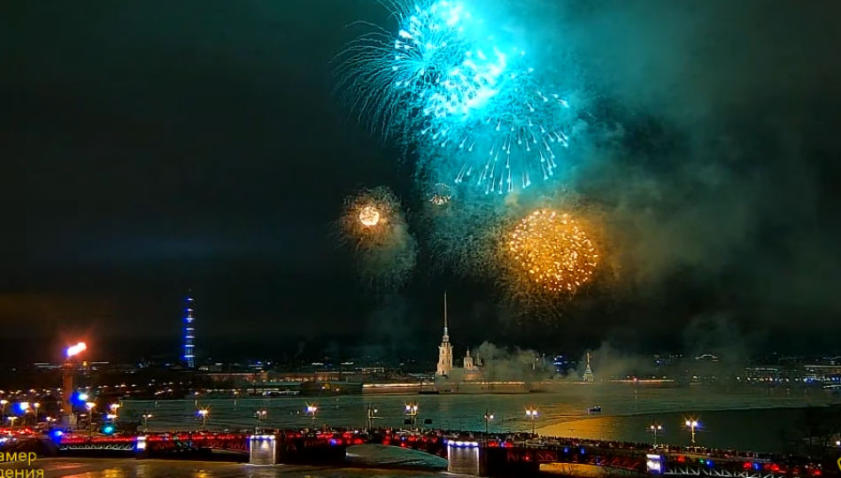 В Петербурге прогремел 10-минутный праздничный салют 